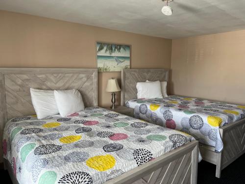 a bedroom with two beds next to each other at Regal Inn Hampton Beach in Hampton