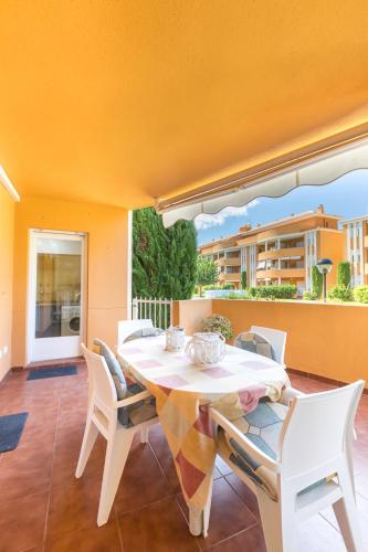 Coastal Living fully equipped 200m from the Beach