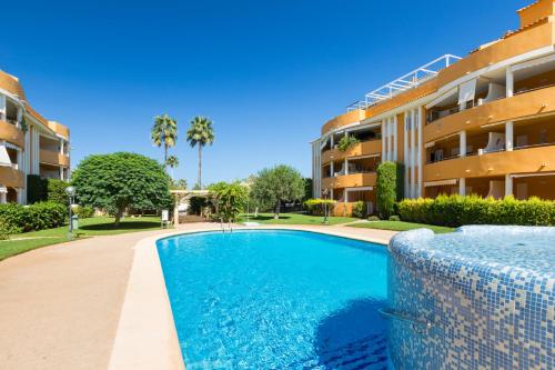 Coastal Living fully equipped 200m from the Beach
