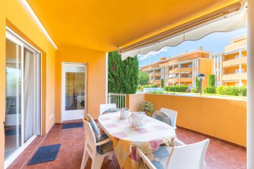 Coastal Living fully equipped 200m from the Beach
