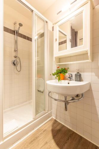 Stylish Apartment-Near Corso Como-Metro Garibaldi photo 22