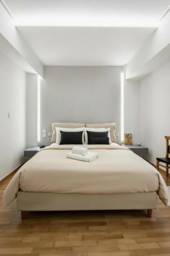 Athens Premium Euthalia