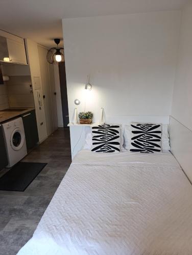 MANHATTAN Studio climatisé Balcon Ensoleillé Parking proche Montpellier