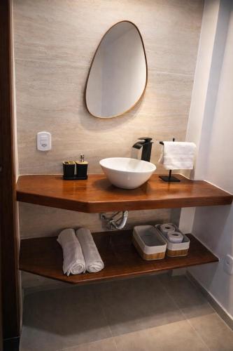 a bathroom with a sink and a mirror at oceanic suítes in Araruama