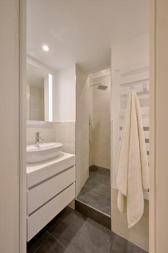Charming brand new studio with Mezzanine - Odeon