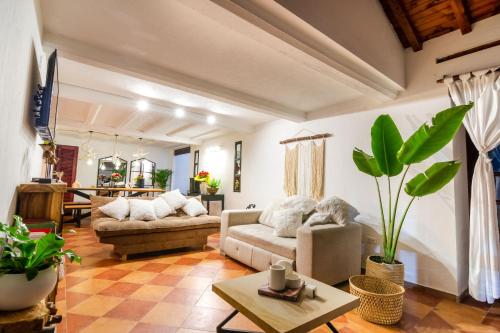 a living room with two couches and a table at Condominio The monkey House in Villa de Leyva
