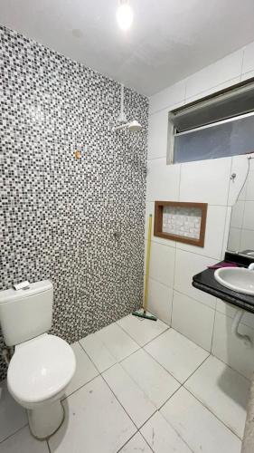 a bathroom with a toilet and a sink at Casa Parnaíba in Parnaíba
