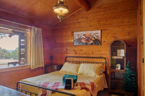 a bedroom with a bed in a log cabin at Milner Pass Cabin Retreat in South Fork