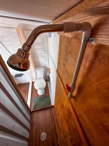 a staircase with a toilet in a tiny house at Las siete lunas in Ucú