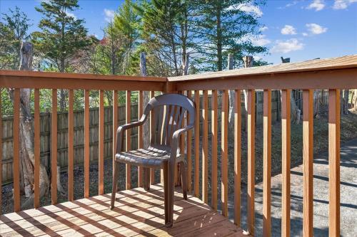 Tonys Joint by Venture Smoky Mountains photo 46
