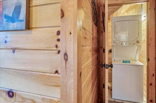 Tonys Joint by Venture Smoky Mountains photo 48