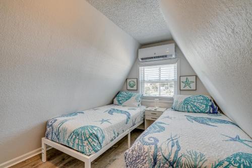 Walk to Beach: 3BR w/ Fire Pit & Plenty of Parking photo 20