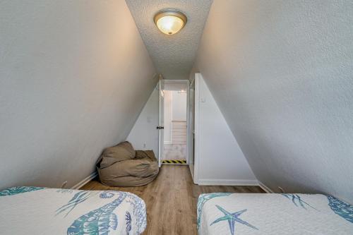 Walk to Beach: 3BR w/ Fire Pit & Plenty of Parking photo 22