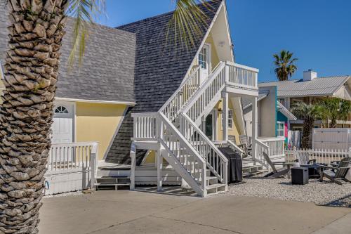 Walk to Beach: 3BR w/ Fire Pit & Plenty of Parking photo 7