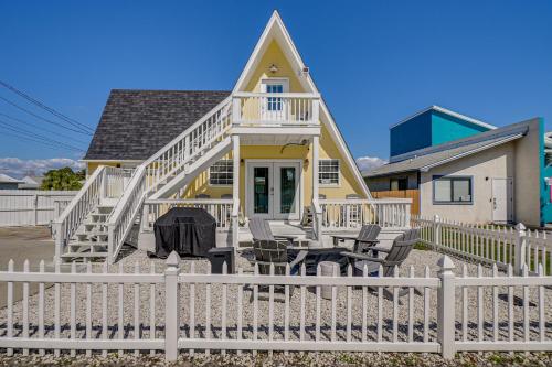 Walk to Beach: 3BR w/ Fire Pit & Plenty of Parking photo 31