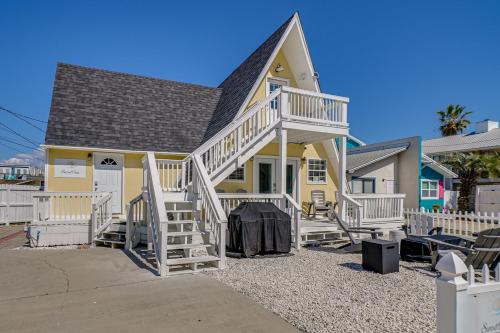 Walk to Beach: 3BR w/ Fire Pit & Plenty of Parking photo 32
