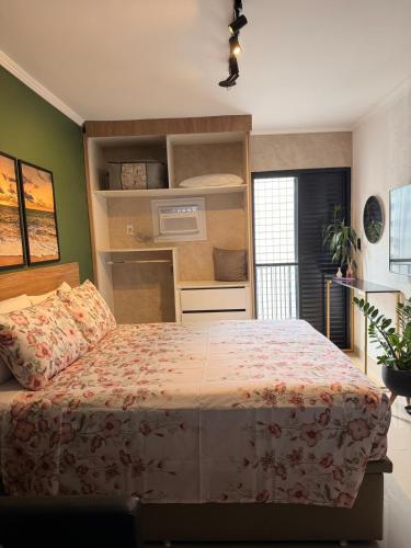 a bedroom with a bed in a room at Flat Romance Praia e Home Office in São Vicente