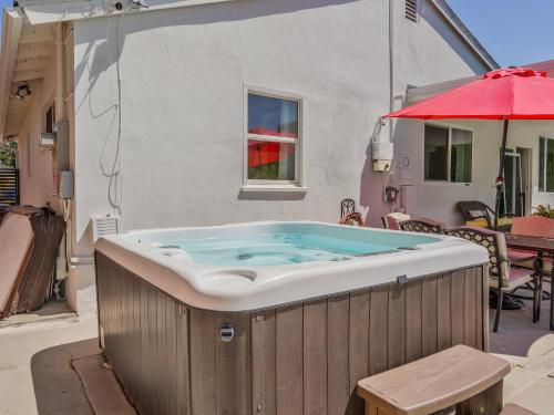 Hollywood Dream pool home & king beds photo 91