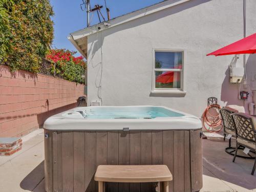 Hollywood Dream pool home & king beds photo 4