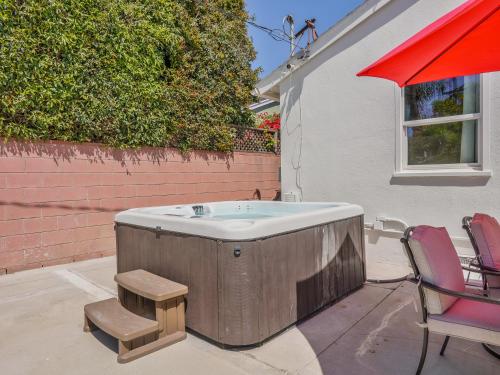 Hollywood Dream pool home & king beds photo 9