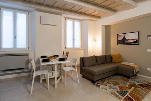 a living room with a couch and a table at Cà del Lago in Arona