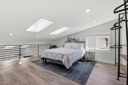 a bedroom with a bed and a skylight at Angie Oasis Yard, Loft & Stocked Kitchen in San Ramon