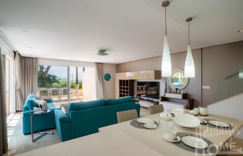 Holidays & Home BeachFront Neptuno II, garden, beach, pool ,Elviria ,Marbella