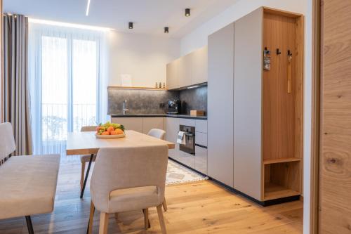 a kitchen and dining room with a table and chairs at Apartament Tre Cime in San Sigismondo