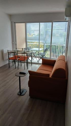 Studio cozy, terrasse, parking, tout à 2 pas d'ici