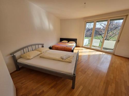 Large Flats, Zurich City Center - SCH