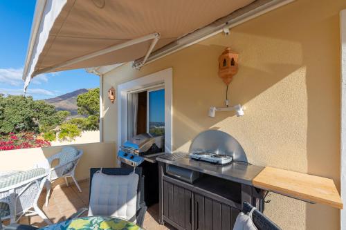 Sunny Penthouse with Pool & Hot Tub in Villa Roca photo 6