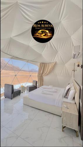 a bedroom with a bed in a tent at Star night in Disah