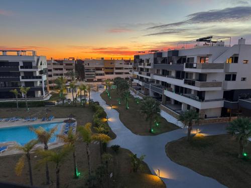 Stunning Penthouse Apartment - sea views, spa, gym