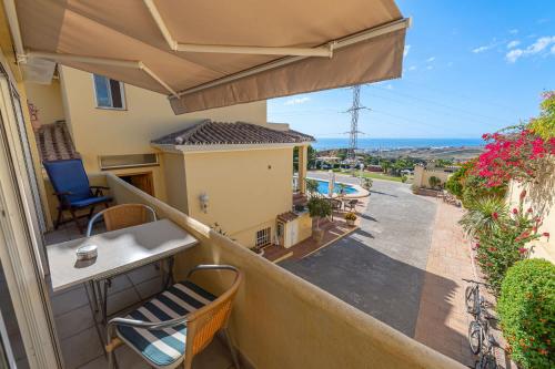 Coastal Getaway in Sunny Villa Roca Estepona photo 4