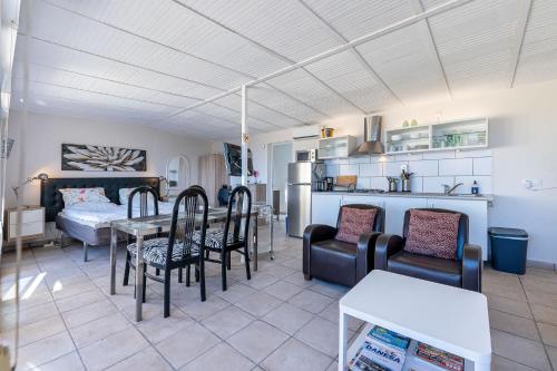 Coastal Getaway in Sunny Villa Roca Estepona photo 5