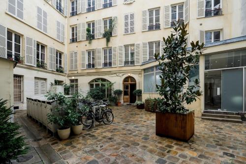 Charming chic apartment in Upper Marais 160m