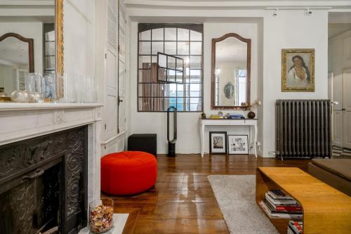 Charming chic apartment in Upper Marais 160m