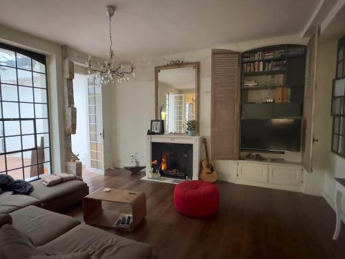 Charming chic apartment in Upper Marais 160m