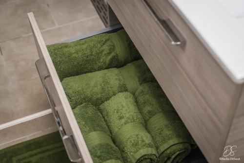 a drawer filled with green items in a cabinet at A Beloeil, On Vous Acceuille in Beloeil