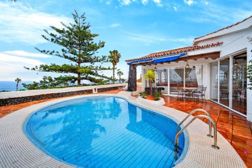 Villa with Moorish Charm and Panoramic Ocean Views