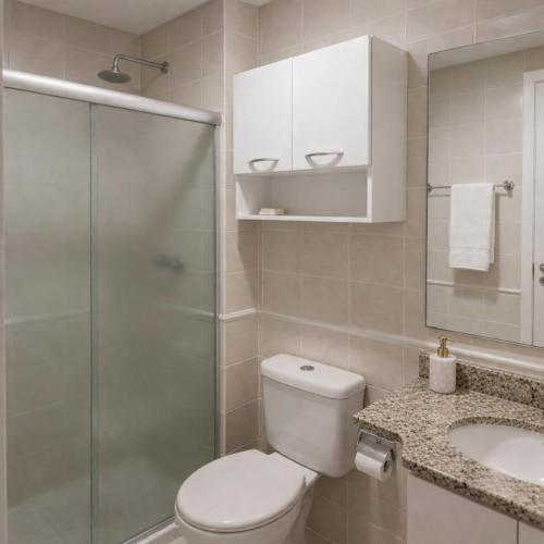 a bathroom with a toilet and a sink and a shower at O Melhor Apart-Hotel da Cidade! Estacione Grátis in São Caetano do Sul