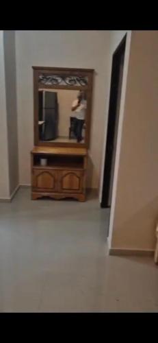 a mirror on a dresser in a room at Suites Destination in Cuatrociénegas de Carranza