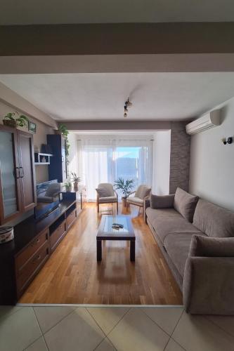 Apartments with parking space Makarska - 25264
