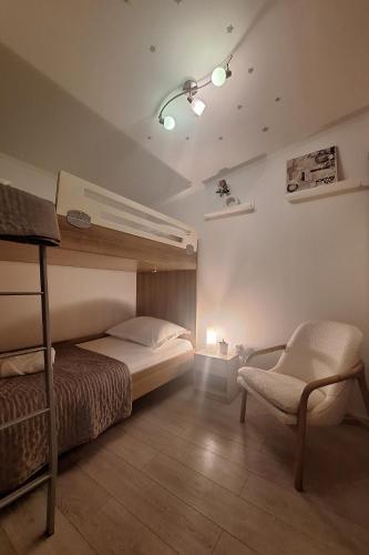 Apartments with parking space Makarska - 25264
