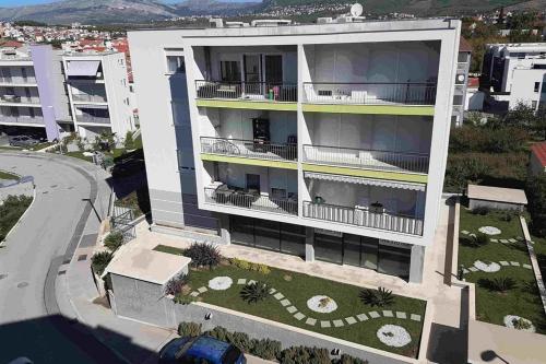 Apartments with parking space Podstrana, Split - 25292