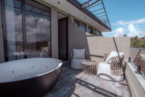 a bath tub sitting on the patio of a house at Roka Hotel in Guatapé