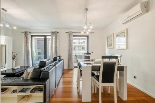 Spacious 3BR Prime Av Infante