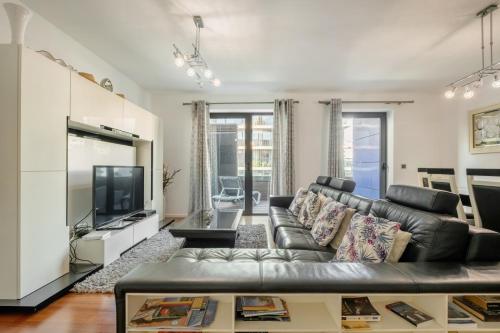 Spacious 3BR Prime Av Infante