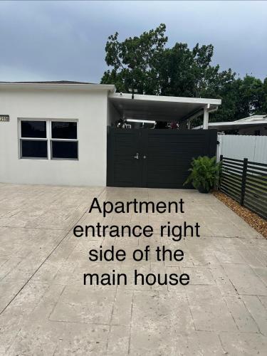 Comfortable modern apartment- central location. photo 12