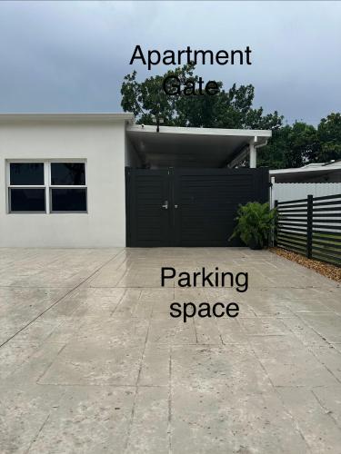 Comfortable modern apartment- central location. photo 14